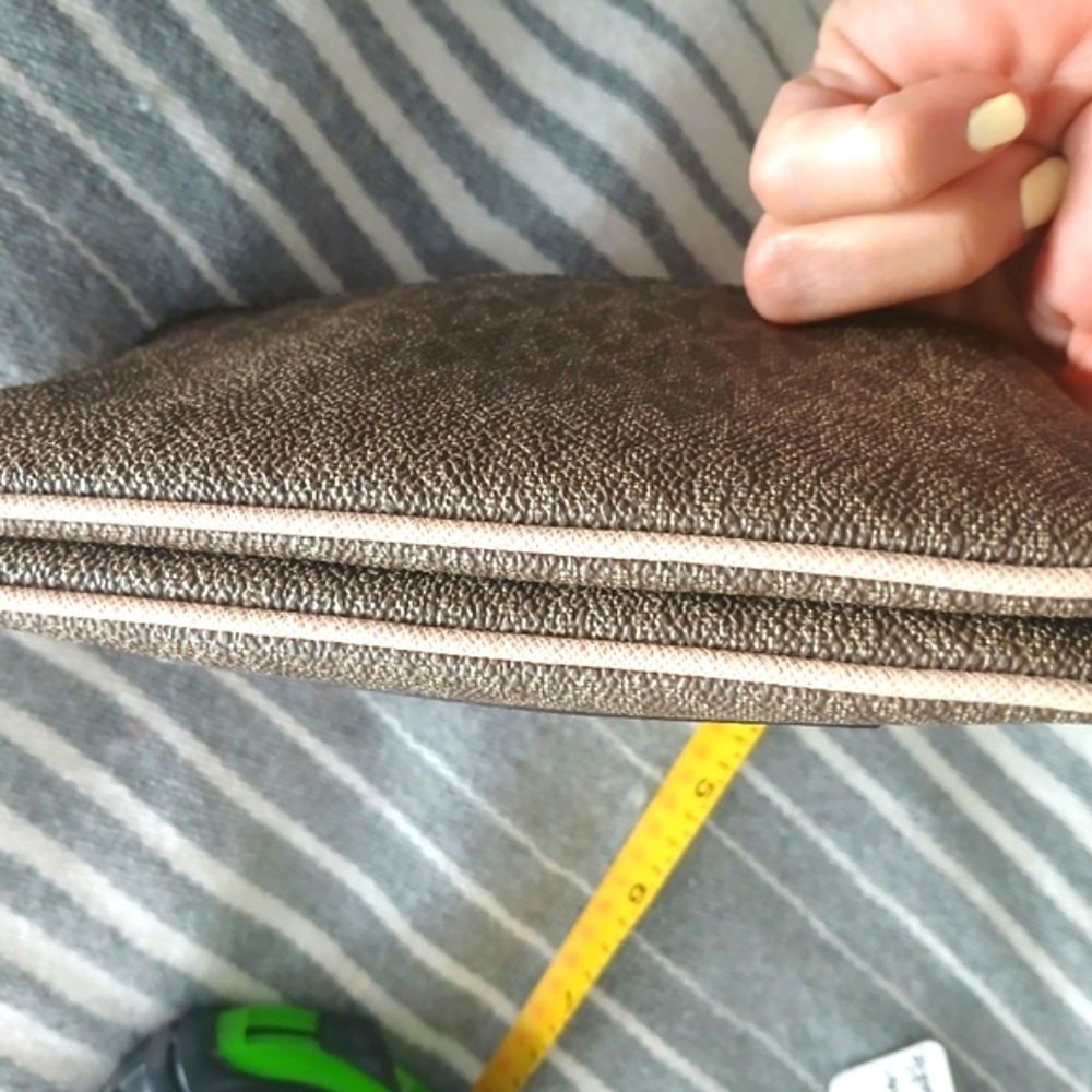 Michael Kors Textured Brown and Cream Wristlet Wallet New! - Picture 6 of 7